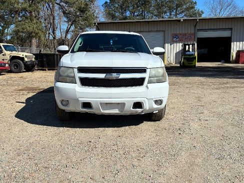 Used 2008 Chevrolet Suburban LT w/ Convenience Package 1 image 2