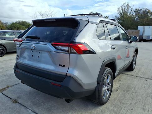 Used 2022 Toyota RAV4 XLE image 7