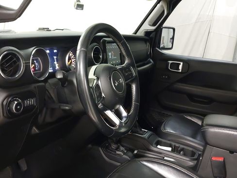 Used 2019 Jeep Wrangler Unlimited Sahara w/ Quick Order Package 24M Moab AWD/4WD image 18