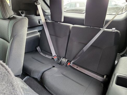 Used 2022 Mitsubishi Outlander ES image 9