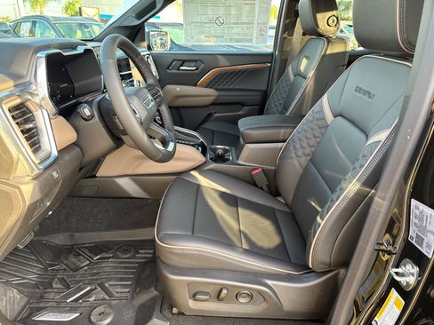 Used 2026 GMC Canyon Denali AWD/4WD image 27