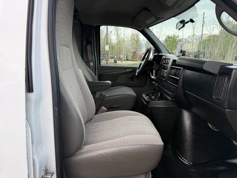 Used 2014 Chevrolet Express 2500 image 18
