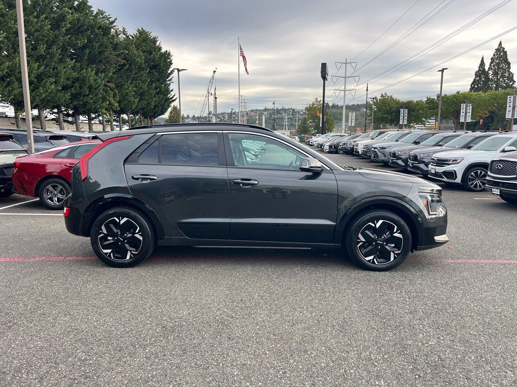 Certified 2023 Kia Niro Wind w/ Wind Preserve Package FWD image 8