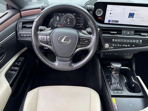 Used 2025 Lexus ES 300h w/ Premium Package FWD image 29