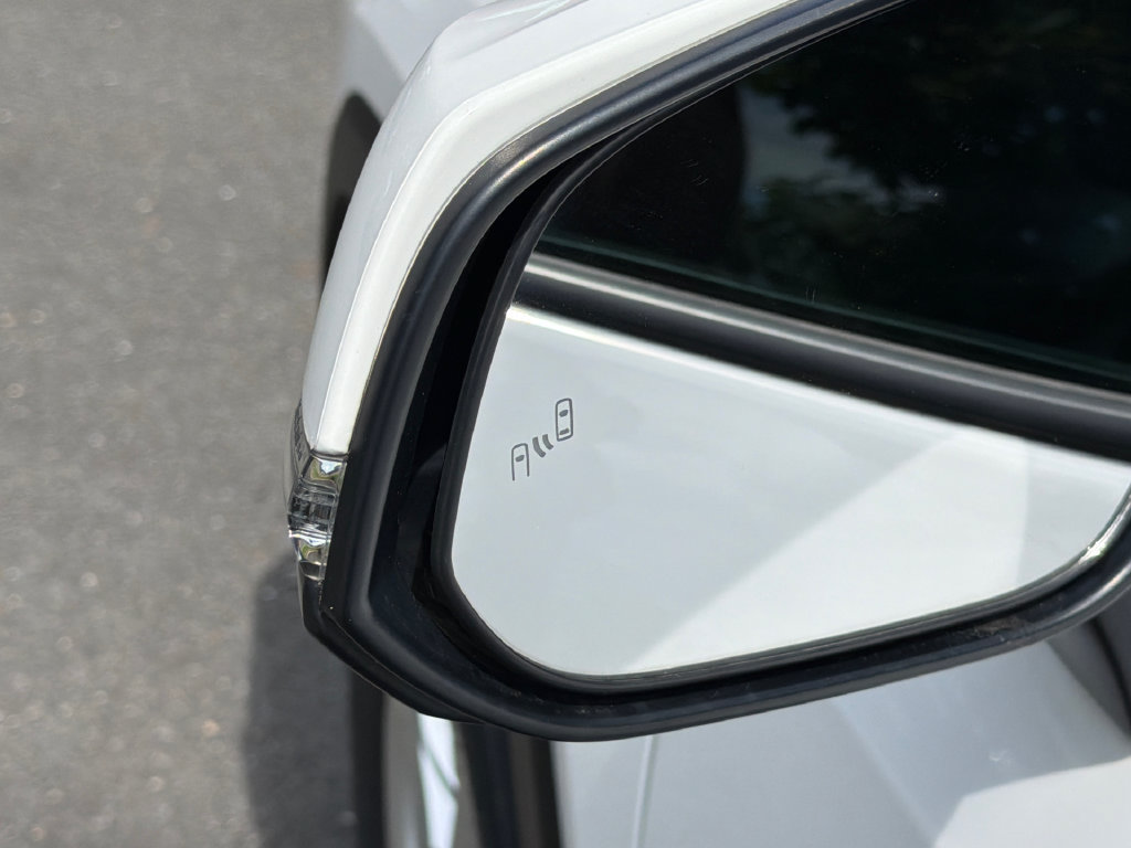 Used 2021 Toyota RAV4 LE AWD/4WD image 8