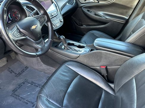 Used 2019 Chevrolet Malibu Hybrid w/ Leather Package image 9