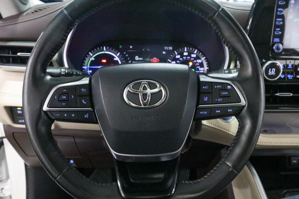 Used 2021 Toyota Highlander Limited FWD image 24