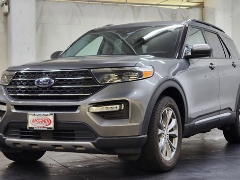 Used 2022 Ford Explorer XLT w/ Equipment Group 202A image 10