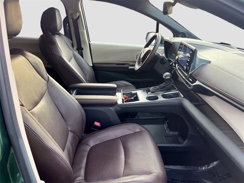 Used 2024 Toyota Sienna Platinum image 31