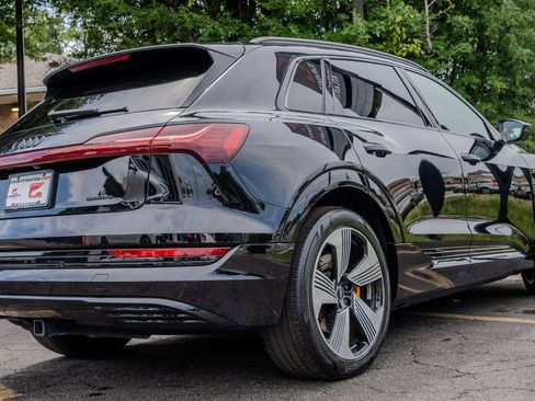 Used 2023 Audi e-tron Premium Plus AWD/4WD image 28