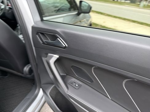 Used 2023 Volkswagen Tiguan SE R-Line image 60