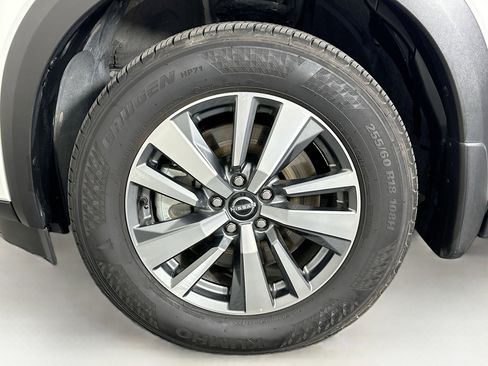 Used 2025 Nissan Pathfinder SL AWD/4WD image 11