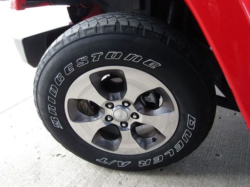 Used 2018 Jeep Wrangler Unlimited Sahara image 22