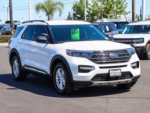 Used 2021 Ford Explorer XLT w/ Equipment Group 202A AWD/4WD image 3