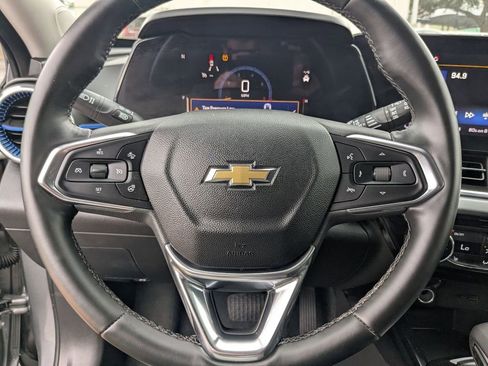 Used 2025 Chevrolet Trax LT w/ LT Convenience Package FWD image 16