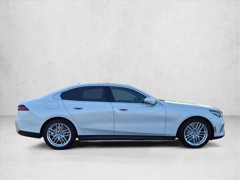 Used 2024 BMW 530i xDrive w/ Convenience Package AWD/4WD image 4