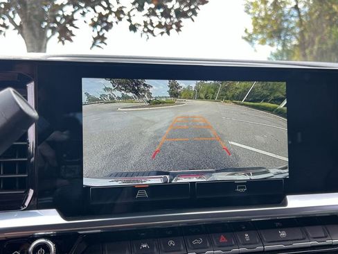 Used 2025 GMC Sierra 1500 SLT image 18