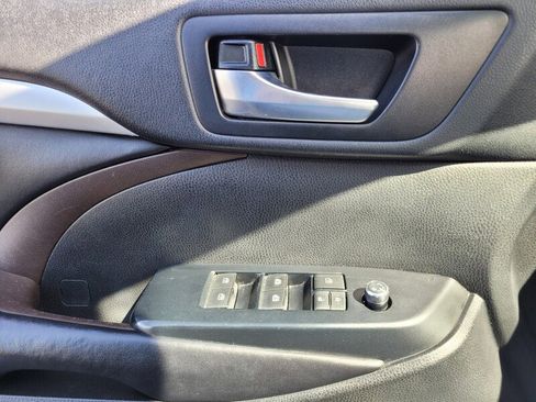 Used 2019 Toyota Highlander XLE image 26