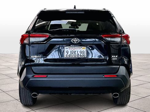 Used 2020 Toyota RAV4 XLE Premium image 7