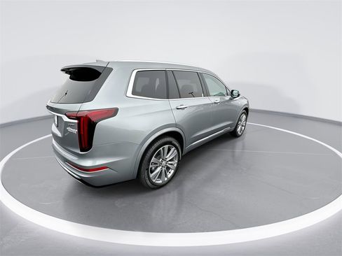 Used 2025 Cadillac XT6 Premium Luxury image 8