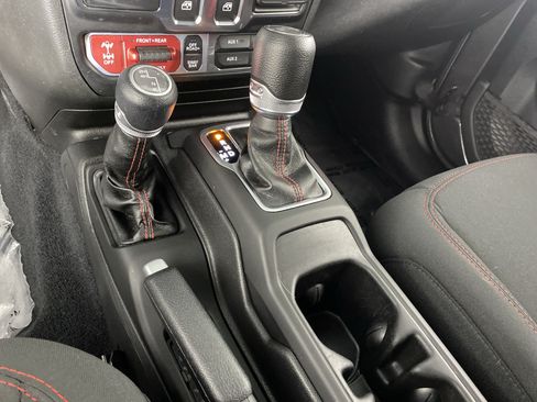 Used 2022 Jeep Wrangler Rubicon w/ Cold Weather Group AWD/4WD image 29
