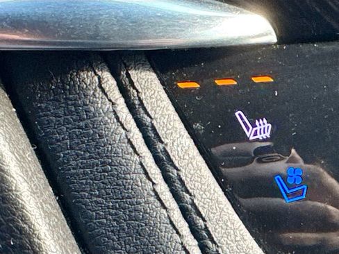 Used 2023 Cadillac XT6 Premium Luxury w/ Technology Package image 22