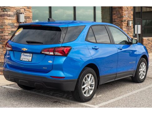 Used 2024 Chevrolet Equinox LS w/ LS Convenience Package AWD/4WD image 3