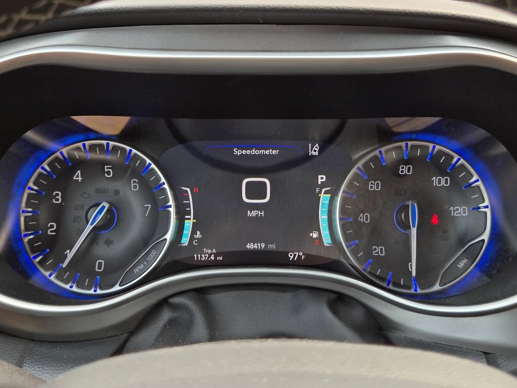 Used 2025 Chrysler Pacifica Select FWD image 24