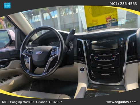 Used 2018 Cadillac Escalade Premium Luxury AWD/4WD image 19