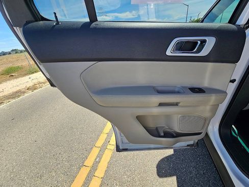 Used 2014 Ford Explorer XLT w/ Equipment Group 202A AWD/4WD image 35