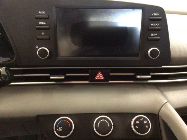 Used 2021 Hyundai Elantra SE FWD image 25