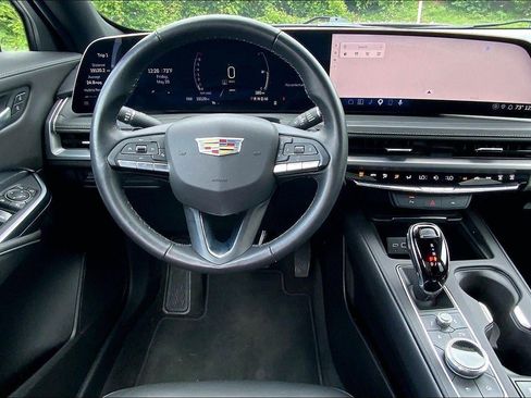 Used 2025 Cadillac XT4 Premium Luxury FWD image 5