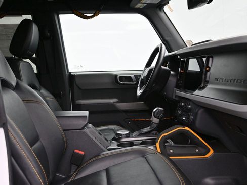 Used 2022 Ford Bronco Badlands image 11