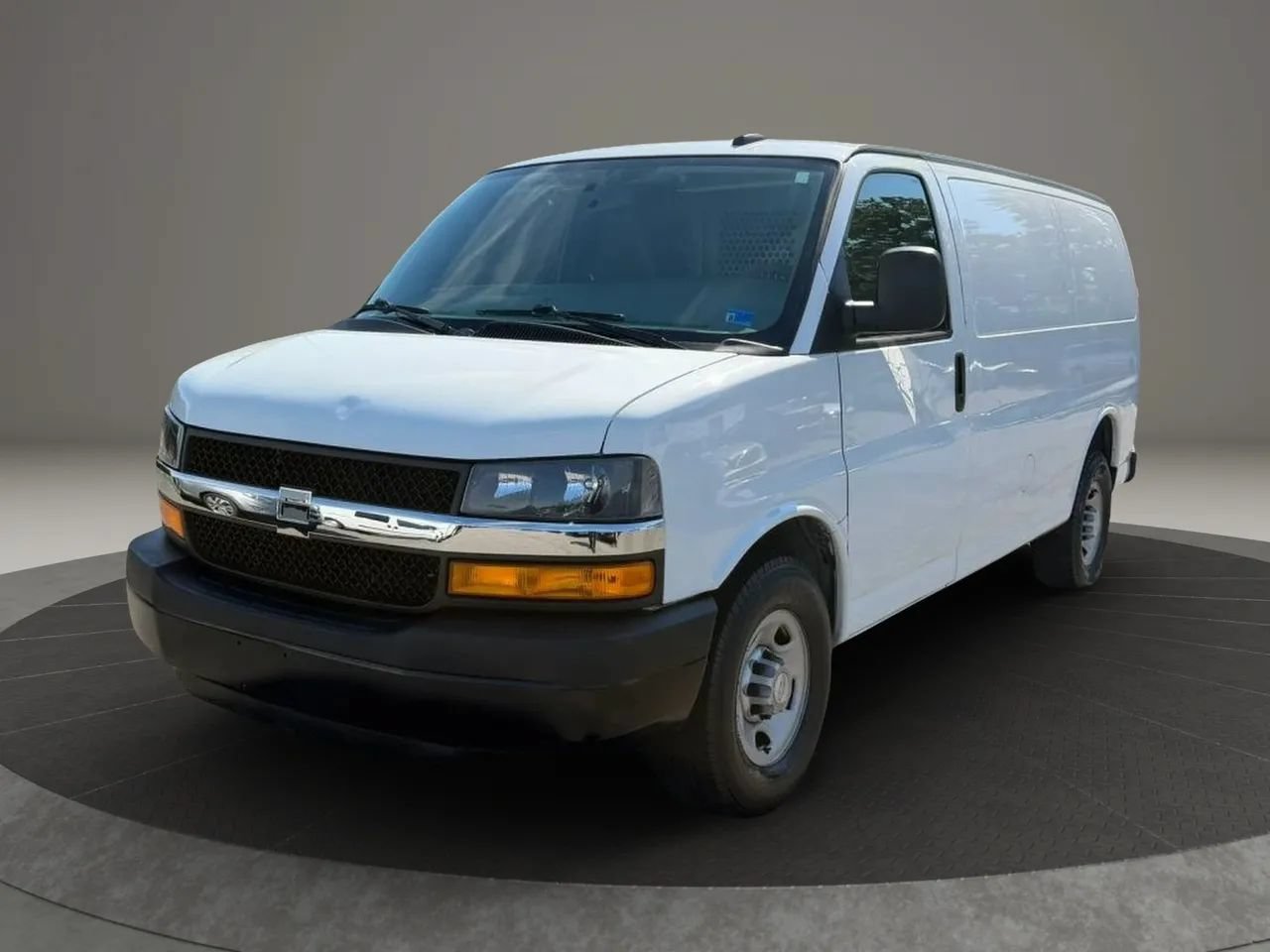 Used 2019 Chevrolet Express 2500 w/ Communications Package RWD image 7