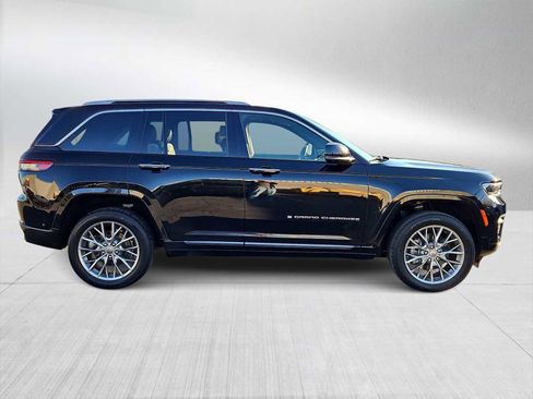 Used 2022 Jeep Grand Cherokee Summit w/ Luxury Tech Group V image 9