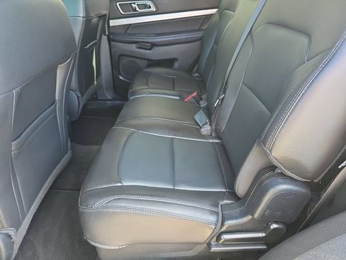 Used 2017 Ford Explorer XLT w/ Equipment Group 202A AWD/4WD image 18