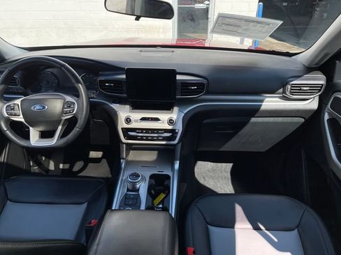 Used 2023 Ford Explorer XLT w/ Equipment Group 202A AWD/4WD image 36