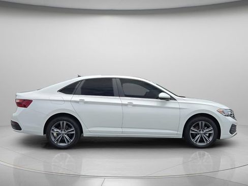 Used 2023 Volkswagen Jetta SE w/ Panoramic Sunroof Package FWD image 8