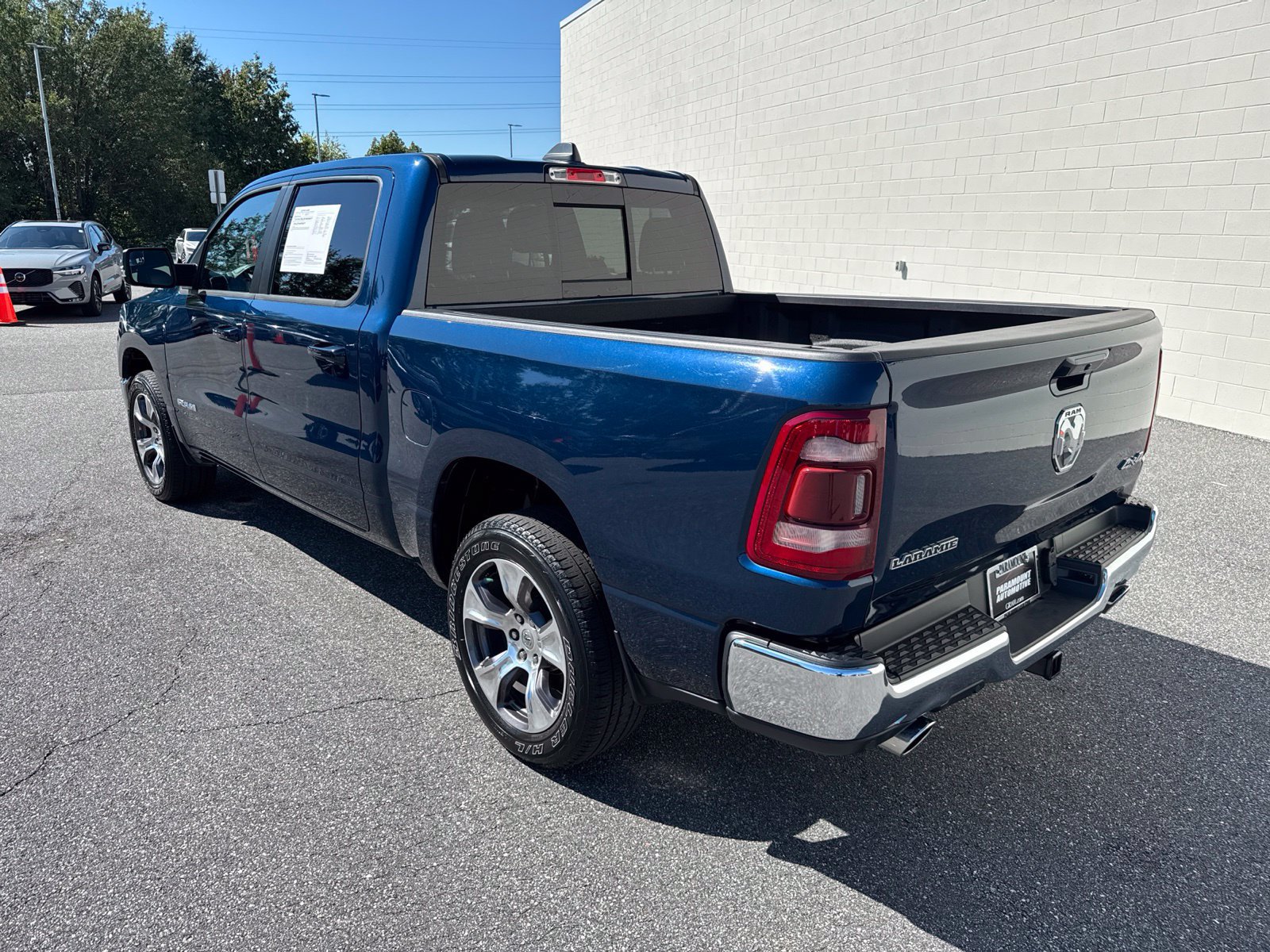 Used 2023 RAM 1500 Laramie AWD/4WD image 5
