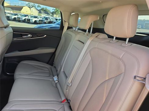 Used 2021 Lincoln Nautilus Reserve image 10