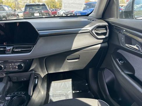 Used 2025 Chevrolet TrailBlazer LT image 4