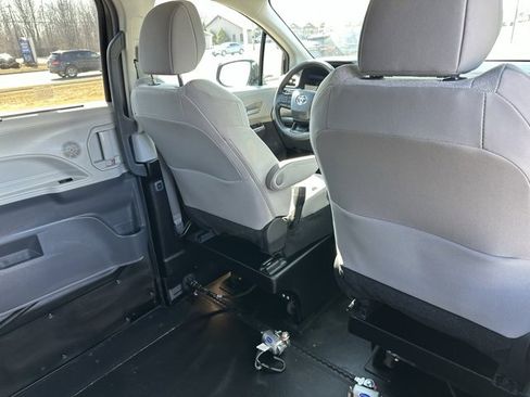 Used 2024 Toyota Sienna LE image 14