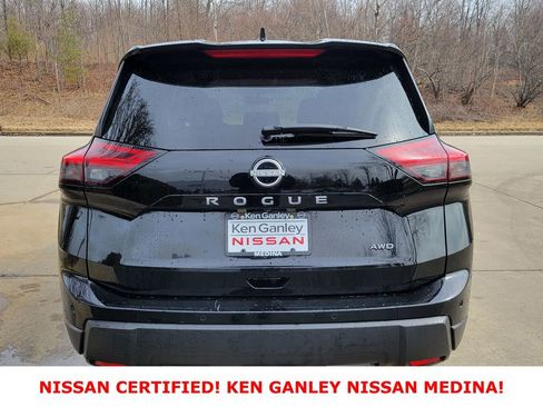 Certified 2025 Nissan Rogue SV image 4