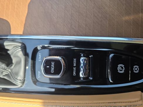 Used 2016 Volvo XC90 T6 Inscription w/ Convenience Package AWD/4WD image 19