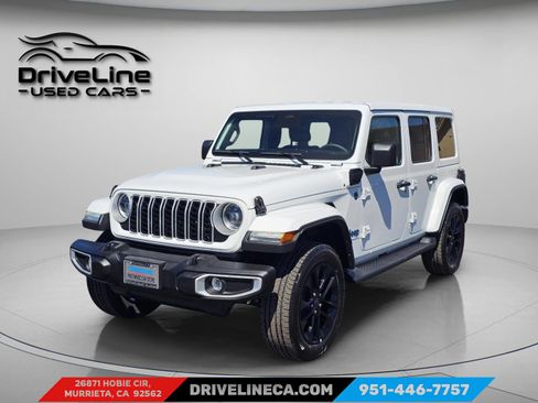 Used 2025 Jeep Wrangler Unlimited Sahara AWD/4WD image 5