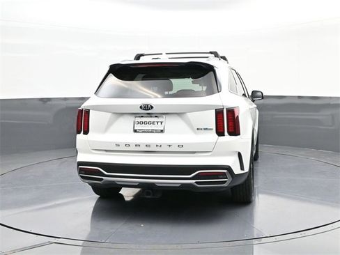 Used 2021 Kia Sorento EX image 11