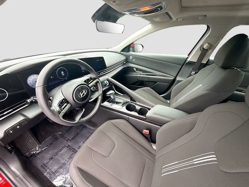 Certified 2025 Hyundai Elantra SEL FWD image 20