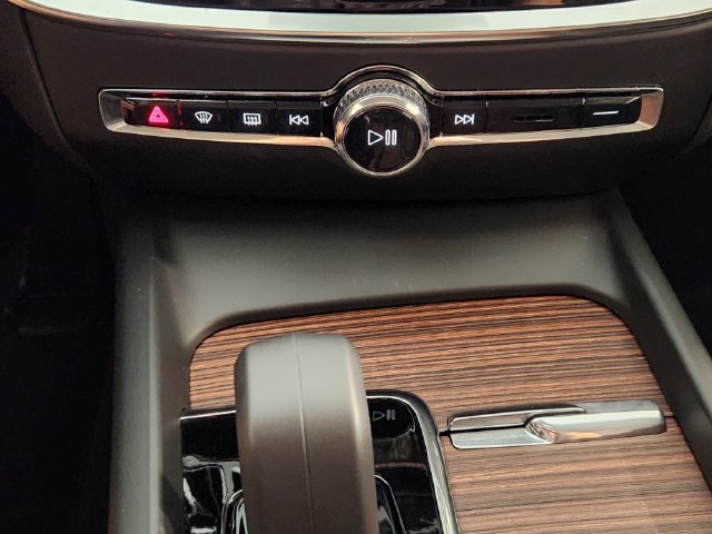 Certified 2026 Volvo V60 B5 Cross Country Plus w/ Protection Package Premier AWD/4WD image 18