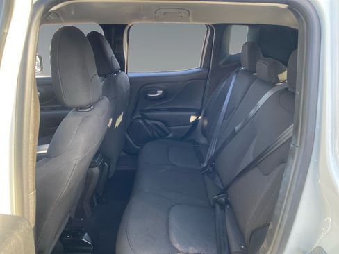 Used 2023 Jeep Renegade Latitude AWD/4WD image 13