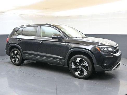 Certified 2024 Volkswagen Taos SE image 7